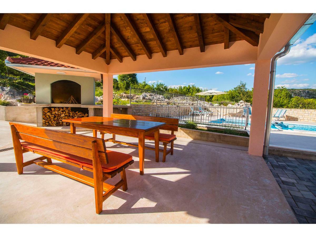 אומיס Villa Katja מראה חיצוני תמונה